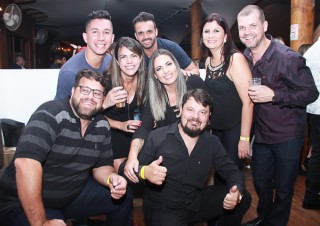 
<a style='margin-left: 5px;' class='btn btn-xs btn-social btn-facebook' href='https://www.facebook.com/sharer/sharer.php?u=https://www.galeramix.com.br/imagem/a39/800-800-90/conteudo/site_galerias/39/raca-negra-petry-galera-mix-78.jpg' rel='popup' data-width='500' data-height='400'><i class='fa fa-facebook'></i>Compartilhar <span class='hidden-xs'>no Facebook</span>
</a> 
<a class='btn btn-default btn-xs' target='_blank' href='imagem/a39/800-800-90/conteudo/site_galerias/39/raca-negra-petry-galera-mix-78.jpg'>
<span class='glyphicon glyphicon-cloud-download'></span> Salvar
</a>
