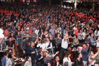 
<a style='margin-left: 5px;' class='btn btn-xs btn-social btn-facebook' href='https://www.facebook.com/sharer/sharer.php?u=https://www.galeramix.com.br/imagem/a39/800-800-90/conteudo/site_galerias/39/raca-negra-petry-galera-mix-81.jpg' rel='popup' data-width='500' data-height='400'><i class='fa fa-facebook'></i>Compartilhar <span class='hidden-xs'>no Facebook</span>
</a> 
<a class='btn btn-default btn-xs' target='_blank' href='imagem/a39/800-800-90/conteudo/site_galerias/39/raca-negra-petry-galera-mix-81.jpg'>
<span class='glyphicon glyphicon-cloud-download'></span> Salvar
</a>
