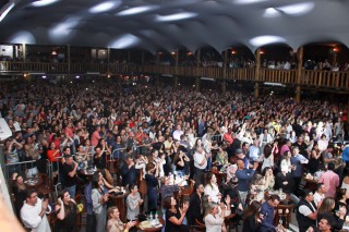 
<a style='margin-left: 5px;' class='btn btn-xs btn-social btn-facebook' href='https://www.facebook.com/sharer/sharer.php?u=https://www.galeramix.com.br/imagem/a39/800-800-90/conteudo/site_galerias/39/raca-negra-petry-galera-mix-83.jpg' rel='popup' data-width='500' data-height='400'><i class='fa fa-facebook'></i>Compartilhar <span class='hidden-xs'>no Facebook</span>
</a> 
<a class='btn btn-default btn-xs' target='_blank' href='imagem/a39/800-800-90/conteudo/site_galerias/39/raca-negra-petry-galera-mix-83.jpg'>
<span class='glyphicon glyphicon-cloud-download'></span> Salvar
</a>
