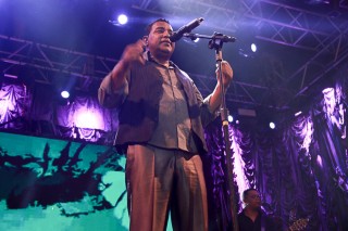 
<a style='margin-left: 5px;' class='btn btn-xs btn-social btn-facebook' href='https://www.facebook.com/sharer/sharer.php?u=https://www.galeramix.com.br/imagem/a39/800-800-90/conteudo/site_galerias/39/raca-negra-petry-galera-mix-91.jpg' rel='popup' data-width='500' data-height='400'><i class='fa fa-facebook'></i>Compartilhar <span class='hidden-xs'>no Facebook</span>
</a> 
<a class='btn btn-default btn-xs' target='_blank' href='imagem/a39/800-800-90/conteudo/site_galerias/39/raca-negra-petry-galera-mix-91.jpg'>
<span class='glyphicon glyphicon-cloud-download'></span> Salvar
</a>
