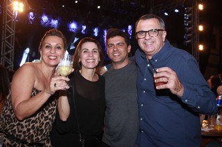 
<a style='margin-left: 5px;' class='btn btn-xs btn-social btn-facebook' href='https://www.facebook.com/sharer/sharer.php?u=https://www.galeramix.com.br/imagem/a39/800-800-90/conteudo/site_galerias/39/raca-negra-petry-galera-mix-97.jpg' rel='popup' data-width='500' data-height='400'><i class='fa fa-facebook'></i>Compartilhar <span class='hidden-xs'>no Facebook</span>
</a> 
<a class='btn btn-default btn-xs' target='_blank' href='imagem/a39/800-800-90/conteudo/site_galerias/39/raca-negra-petry-galera-mix-97.jpg'>
<span class='glyphicon glyphicon-cloud-download'></span> Salvar
</a>
