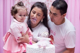 <a style='margin-left: 5px;' class='btn btn-xs btn-social btn-facebook' href='https://www.facebook.com/sharer/sharer.php?u=https://www.galeramix.com.br/imagem/a40/800-800-90/conteudo/site_galerias/40/ana-1-aninho-9.jpg' rel='popup' data-width='500' data-height='400'><i class='fa fa-facebook'></i>Compartilhar <span class='hidden-xs'>no Facebook</span></a> <a class='btn btn-default btn-xs' target='_blank' href='imagem/a40/800-800-90/conteudo/site_galerias/40/ana-1-aninho-9.jpg'><span class='glyphicon glyphicon-cloud-download'></span> Salvar</a>