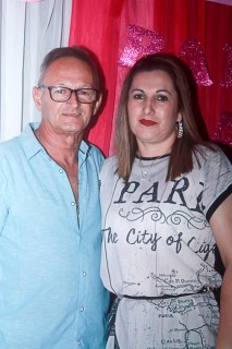 
                                <a style='margin-left: 5px;' class='btn btn-xs btn-social btn-facebook' href='https://www.facebook.com/sharer/sharer.php?u=https://www.galeramix.com.br/imagem/a41/800-800-90/conteudo/site_galerias/41/baile-das-rosa-ctg-fogao-de-lenha-galera-mix-10.jpg' rel='popup' data-width='500' data-height='400'><i class='fa fa-facebook'></i>Compartilhar <span class='hidden-xs'>no Facebook</span>
                            </a> 
                            <a class='btn btn-default btn-xs' target='_blank' href='imagem/a41/800-800-90/conteudo/site_galerias/41/baile-das-rosa-ctg-fogao-de-lenha-galera-mix-10.jpg'>
                                <span class='glyphicon glyphicon-cloud-download'></span> Salvar
                            </a>
                            