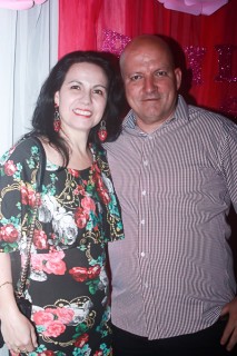 
                        <a style='margin-left: 5px;' class='btn btn-xs btn-social btn-facebook' href='https://www.facebook.com/sharer/sharer.php?u=https://www.galeramix.com.br/imagem/a41/800-800-90/conteudo/site_galerias/41/baile-das-rosa-ctg-fogao-de-lenha-galera-mix-101.jpg' rel='popup' data-width='500' data-height='400'><i class='fa fa-facebook'></i>Compartilhar <span class='hidden-xs'>no Facebook</span>
                    </a> 
                    <a class='btn btn-default btn-xs' target='_blank' href='imagem/a41/800-800-90/conteudo/site_galerias/41/baile-das-rosa-ctg-fogao-de-lenha-galera-mix-101.jpg'>
                        <span class='glyphicon glyphicon-cloud-download'></span> Salvar
                    </a>
                    