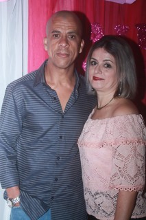 
            <a style='margin-left: 5px;' class='btn btn-xs btn-social btn-facebook' href='https://www.facebook.com/sharer/sharer.php?u=https://www.galeramix.com.br/imagem/a41/800-800-90/conteudo/site_galerias/41/baile-das-rosa-ctg-fogao-de-lenha-galera-mix-104.jpg' rel='popup' data-width='500' data-height='400'><i class='fa fa-facebook'></i>Compartilhar <span class='hidden-xs'>no Facebook</span>
        </a> 
        <a class='btn btn-default btn-xs' target='_blank' href='imagem/a41/800-800-90/conteudo/site_galerias/41/baile-das-rosa-ctg-fogao-de-lenha-galera-mix-104.jpg'>
            <span class='glyphicon glyphicon-cloud-download'></span> Salvar
        </a>
        