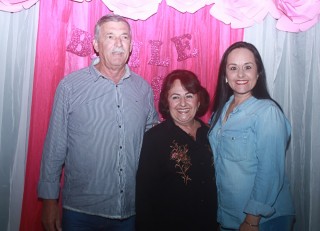 
<a style='margin-left: 5px;' class='btn btn-xs btn-social btn-facebook' href='https://www.facebook.com/sharer/sharer.php?u=https://www.galeramix.com.br/imagem/a41/800-800-90/conteudo/site_galerias/41/baile-das-rosa-ctg-fogao-de-lenha-galera-mix-13.jpg' rel='popup' data-width='500' data-height='400'><i class='fa fa-facebook'></i>Compartilhar <span class='hidden-xs'>no Facebook</span>
</a> 
<a class='btn btn-default btn-xs' target='_blank' href='imagem/a41/800-800-90/conteudo/site_galerias/41/baile-das-rosa-ctg-fogao-de-lenha-galera-mix-13.jpg'>
<span class='glyphicon glyphicon-cloud-download'></span> Salvar
</a>
