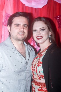 
<a style='margin-left: 5px;' class='btn btn-xs btn-social btn-facebook' href='https://www.facebook.com/sharer/sharer.php?u=https://www.galeramix.com.br/imagem/a41/800-800-90/conteudo/site_galerias/41/baile-das-rosa-ctg-fogao-de-lenha-galera-mix-18.jpg' rel='popup' data-width='500' data-height='400'><i class='fa fa-facebook'></i>Compartilhar <span class='hidden-xs'>no Facebook</span>
</a> 
<a class='btn btn-default btn-xs' target='_blank' href='imagem/a41/800-800-90/conteudo/site_galerias/41/baile-das-rosa-ctg-fogao-de-lenha-galera-mix-18.jpg'>
<span class='glyphicon glyphicon-cloud-download'></span> Salvar
</a>
