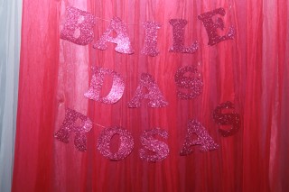 
<a style='margin-left: 5px;' class='btn btn-xs btn-social btn-facebook' href='https://www.facebook.com/sharer/sharer.php?u=https://www.galeramix.com.br/imagem/a41/800-800-90/conteudo/site_galerias/41/baile-das-rosa-ctg-fogao-de-lenha-galera-mix-1_1.jpg' rel='popup' data-width='500' data-height='400'><i class='fa fa-facebook'></i>Compartilhar <span class='hidden-xs'>no Facebook</span>
</a> 
<a class='btn btn-default btn-xs' target='_blank' href='imagem/a41/800-800-90/conteudo/site_galerias/41/baile-das-rosa-ctg-fogao-de-lenha-galera-mix-1_1.jpg'>
<span class='glyphicon glyphicon-cloud-download'></span> Salvar
</a>
