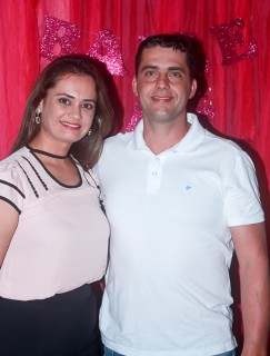 
<a style='margin-left: 5px;' class='btn btn-xs btn-social btn-facebook' href='https://www.facebook.com/sharer/sharer.php?u=https://www.galeramix.com.br/imagem/a41/800-800-90/conteudo/site_galerias/41/baile-das-rosa-ctg-fogao-de-lenha-galera-mix-29.jpg' rel='popup' data-width='500' data-height='400'><i class='fa fa-facebook'></i>Compartilhar <span class='hidden-xs'>no Facebook</span>
</a> 
<a class='btn btn-default btn-xs' target='_blank' href='imagem/a41/800-800-90/conteudo/site_galerias/41/baile-das-rosa-ctg-fogao-de-lenha-galera-mix-29.jpg'>
<span class='glyphicon glyphicon-cloud-download'></span> Salvar
</a>
