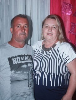 
<a style='margin-left: 5px;' class='btn btn-xs btn-social btn-facebook' href='https://www.facebook.com/sharer/sharer.php?u=https://www.galeramix.com.br/imagem/a41/800-800-90/conteudo/site_galerias/41/baile-das-rosa-ctg-fogao-de-lenha-galera-mix-39.jpg' rel='popup' data-width='500' data-height='400'><i class='fa fa-facebook'></i>Compartilhar <span class='hidden-xs'>no Facebook</span>
</a> 
<a class='btn btn-default btn-xs' target='_blank' href='imagem/a41/800-800-90/conteudo/site_galerias/41/baile-das-rosa-ctg-fogao-de-lenha-galera-mix-39.jpg'>
<span class='glyphicon glyphicon-cloud-download'></span> Salvar
</a>
