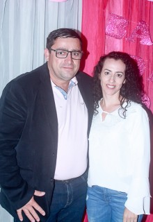 
<a style='margin-left: 5px;' class='btn btn-xs btn-social btn-facebook' href='https://www.facebook.com/sharer/sharer.php?u=https://www.galeramix.com.br/imagem/a41/800-800-90/conteudo/site_galerias/41/baile-das-rosa-ctg-fogao-de-lenha-galera-mix-49.jpg' rel='popup' data-width='500' data-height='400'><i class='fa fa-facebook'></i>Compartilhar <span class='hidden-xs'>no Facebook</span>
</a> 
<a class='btn btn-default btn-xs' target='_blank' href='imagem/a41/800-800-90/conteudo/site_galerias/41/baile-das-rosa-ctg-fogao-de-lenha-galera-mix-49.jpg'>
<span class='glyphicon glyphicon-cloud-download'></span> Salvar
</a>
