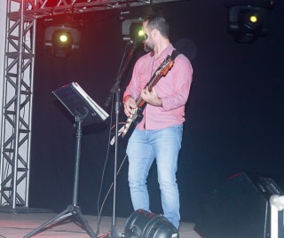 
<a style='margin-left: 5px;' class='btn btn-xs btn-social btn-facebook' href='https://www.facebook.com/sharer/sharer.php?u=https://www.galeramix.com.br/imagem/a41/800-800-90/conteudo/site_galerias/41/baile-das-rosa-ctg-fogao-de-lenha-galera-mix-54.jpg' rel='popup' data-width='500' data-height='400'><i class='fa fa-facebook'></i>Compartilhar <span class='hidden-xs'>no Facebook</span>
</a> 
<a class='btn btn-default btn-xs' target='_blank' href='imagem/a41/800-800-90/conteudo/site_galerias/41/baile-das-rosa-ctg-fogao-de-lenha-galera-mix-54.jpg'>
<span class='glyphicon glyphicon-cloud-download'></span> Salvar
</a>
