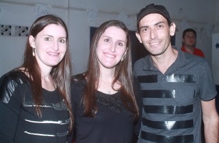 
<a style='margin-left: 5px;' class='btn btn-xs btn-social btn-facebook' href='https://www.facebook.com/sharer/sharer.php?u=https://www.galeramix.com.br/imagem/a41/800-800-90/conteudo/site_galerias/41/baile-das-rosa-ctg-fogao-de-lenha-galera-mix-57.jpg' rel='popup' data-width='500' data-height='400'><i class='fa fa-facebook'></i>Compartilhar <span class='hidden-xs'>no Facebook</span>
</a> 
<a class='btn btn-default btn-xs' target='_blank' href='imagem/a41/800-800-90/conteudo/site_galerias/41/baile-das-rosa-ctg-fogao-de-lenha-galera-mix-57.jpg'>
<span class='glyphicon glyphicon-cloud-download'></span> Salvar
</a>
