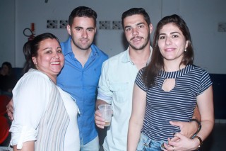 
<a style='margin-left: 5px;' class='btn btn-xs btn-social btn-facebook' href='https://www.facebook.com/sharer/sharer.php?u=https://www.galeramix.com.br/imagem/a41/800-800-90/conteudo/site_galerias/41/baile-das-rosa-ctg-fogao-de-lenha-galera-mix-67.jpg' rel='popup' data-width='500' data-height='400'><i class='fa fa-facebook'></i>Compartilhar <span class='hidden-xs'>no Facebook</span>
</a> 
<a class='btn btn-default btn-xs' target='_blank' href='imagem/a41/800-800-90/conteudo/site_galerias/41/baile-das-rosa-ctg-fogao-de-lenha-galera-mix-67.jpg'>
<span class='glyphicon glyphicon-cloud-download'></span> Salvar
</a>
