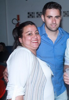 
<a style='margin-left: 5px;' class='btn btn-xs btn-social btn-facebook' href='https://www.facebook.com/sharer/sharer.php?u=https://www.galeramix.com.br/imagem/a41/800-800-90/conteudo/site_galerias/41/baile-das-rosa-ctg-fogao-de-lenha-galera-mix-69.jpg' rel='popup' data-width='500' data-height='400'><i class='fa fa-facebook'></i>Compartilhar <span class='hidden-xs'>no Facebook</span>
</a> 
<a class='btn btn-default btn-xs' target='_blank' href='imagem/a41/800-800-90/conteudo/site_galerias/41/baile-das-rosa-ctg-fogao-de-lenha-galera-mix-69.jpg'>
<span class='glyphicon glyphicon-cloud-download'></span> Salvar
</a>
