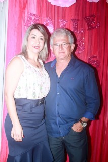 
<a style='margin-left: 5px;' class='btn btn-xs btn-social btn-facebook' href='https://www.facebook.com/sharer/sharer.php?u=https://www.galeramix.com.br/imagem/a41/800-800-90/conteudo/site_galerias/41/baile-das-rosa-ctg-fogao-de-lenha-galera-mix-72.jpg' rel='popup' data-width='500' data-height='400'><i class='fa fa-facebook'></i>Compartilhar <span class='hidden-xs'>no Facebook</span>
</a> 
<a class='btn btn-default btn-xs' target='_blank' href='imagem/a41/800-800-90/conteudo/site_galerias/41/baile-das-rosa-ctg-fogao-de-lenha-galera-mix-72.jpg'>
<span class='glyphicon glyphicon-cloud-download'></span> Salvar
</a>
