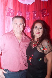 
<a style='margin-left: 5px;' class='btn btn-xs btn-social btn-facebook' href='https://www.facebook.com/sharer/sharer.php?u=https://www.galeramix.com.br/imagem/a41/800-800-90/conteudo/site_galerias/41/baile-das-rosa-ctg-fogao-de-lenha-galera-mix-81.jpg' rel='popup' data-width='500' data-height='400'><i class='fa fa-facebook'></i>Compartilhar <span class='hidden-xs'>no Facebook</span>
</a> 
<a class='btn btn-default btn-xs' target='_blank' href='imagem/a41/800-800-90/conteudo/site_galerias/41/baile-das-rosa-ctg-fogao-de-lenha-galera-mix-81.jpg'>
<span class='glyphicon glyphicon-cloud-download'></span> Salvar
</a>
