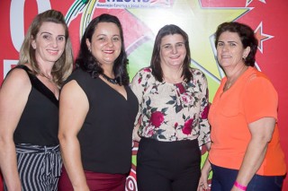 
                                <a style='margin-left: 5px;' class='btn btn-xs btn-social btn-facebook' href='https://www.facebook.com/sharer/sharer.php?u=https://www.galeramix.com.br/imagem/a42/800-800-90/conteudo/site_galerias/42/baile-de-casal-nova-descoberta-galera-mix-10.jpg' rel='popup' data-width='500' data-height='400'><i class='fa fa-facebook'></i>Compartilhar <span class='hidden-xs'>no Facebook</span>
                            </a> 
                            <a class='btn btn-default btn-xs' target='_blank' href='imagem/a42/800-800-90/conteudo/site_galerias/42/baile-de-casal-nova-descoberta-galera-mix-10.jpg'>
                                <span class='glyphicon glyphicon-cloud-download'></span> Salvar
                            </a>
                            