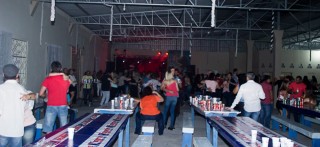 
                    <a style='margin-left: 5px;' class='btn btn-xs btn-social btn-facebook' href='https://www.facebook.com/sharer/sharer.php?u=https://www.galeramix.com.br/imagem/a42/800-800-90/conteudo/site_galerias/42/baile-de-casal-nova-descoberta-galera-mix-102.jpg' rel='popup' data-width='500' data-height='400'><i class='fa fa-facebook'></i>Compartilhar <span class='hidden-xs'>no Facebook</span>
                </a> 
                <a class='btn btn-default btn-xs' target='_blank' href='imagem/a42/800-800-90/conteudo/site_galerias/42/baile-de-casal-nova-descoberta-galera-mix-102.jpg'>
                    <span class='glyphicon glyphicon-cloud-download'></span> Salvar
                </a>
                