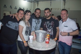 
<a style='margin-left: 5px;' class='btn btn-xs btn-social btn-facebook' href='https://www.facebook.com/sharer/sharer.php?u=https://www.galeramix.com.br/imagem/a42/800-800-90/conteudo/site_galerias/42/baile-de-casal-nova-descoberta-galera-mix-110.jpg' rel='popup' data-width='500' data-height='400'><i class='fa fa-facebook'></i>Compartilhar <span class='hidden-xs'>no Facebook</span>
</a> 
<a class='btn btn-default btn-xs' target='_blank' href='imagem/a42/800-800-90/conteudo/site_galerias/42/baile-de-casal-nova-descoberta-galera-mix-110.jpg'>
<span class='glyphicon glyphicon-cloud-download'></span> Salvar
</a>
