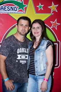 
<a style='margin-left: 5px;' class='btn btn-xs btn-social btn-facebook' href='https://www.facebook.com/sharer/sharer.php?u=https://www.galeramix.com.br/imagem/a42/800-800-90/conteudo/site_galerias/42/baile-de-casal-nova-descoberta-galera-mix-12.jpg' rel='popup' data-width='500' data-height='400'><i class='fa fa-facebook'></i>Compartilhar <span class='hidden-xs'>no Facebook</span>
</a> 
<a class='btn btn-default btn-xs' target='_blank' href='imagem/a42/800-800-90/conteudo/site_galerias/42/baile-de-casal-nova-descoberta-galera-mix-12.jpg'>
<span class='glyphicon glyphicon-cloud-download'></span> Salvar
</a>
