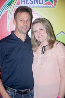 
<a style='margin-left: 5px;' class='btn btn-xs btn-social btn-facebook' href='https://www.facebook.com/sharer/sharer.php?u=https://www.galeramix.com.br/imagem/a42/800-800-90/conteudo/site_galerias/42/baile-de-casal-nova-descoberta-galera-mix-14.jpg' rel='popup' data-width='500' data-height='400'><i class='fa fa-facebook'></i>Compartilhar <span class='hidden-xs'>no Facebook</span>
</a> 
<a class='btn btn-default btn-xs' target='_blank' href='imagem/a42/800-800-90/conteudo/site_galerias/42/baile-de-casal-nova-descoberta-galera-mix-14.jpg'>
<span class='glyphicon glyphicon-cloud-download'></span> Salvar
</a>
