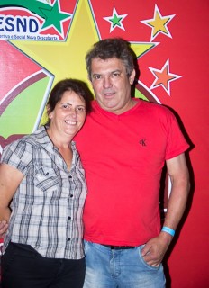 
<a style='margin-left: 5px;' class='btn btn-xs btn-social btn-facebook' href='https://www.facebook.com/sharer/sharer.php?u=https://www.galeramix.com.br/imagem/a42/800-800-90/conteudo/site_galerias/42/baile-de-casal-nova-descoberta-galera-mix-19.jpg' rel='popup' data-width='500' data-height='400'><i class='fa fa-facebook'></i>Compartilhar <span class='hidden-xs'>no Facebook</span>
</a> 
<a class='btn btn-default btn-xs' target='_blank' href='imagem/a42/800-800-90/conteudo/site_galerias/42/baile-de-casal-nova-descoberta-galera-mix-19.jpg'>
<span class='glyphicon glyphicon-cloud-download'></span> Salvar
</a>
