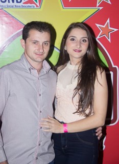 
<a style='margin-left: 5px;' class='btn btn-xs btn-social btn-facebook' href='https://www.facebook.com/sharer/sharer.php?u=https://www.galeramix.com.br/imagem/a42/800-800-90/conteudo/site_galerias/42/baile-de-casal-nova-descoberta-galera-mix-21.jpg' rel='popup' data-width='500' data-height='400'><i class='fa fa-facebook'></i>Compartilhar <span class='hidden-xs'>no Facebook</span>
</a> 
<a class='btn btn-default btn-xs' target='_blank' href='imagem/a42/800-800-90/conteudo/site_galerias/42/baile-de-casal-nova-descoberta-galera-mix-21.jpg'>
<span class='glyphicon glyphicon-cloud-download'></span> Salvar
</a>
