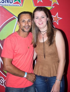 
<a style='margin-left: 5px;' class='btn btn-xs btn-social btn-facebook' href='https://www.facebook.com/sharer/sharer.php?u=https://www.galeramix.com.br/imagem/a42/800-800-90/conteudo/site_galerias/42/baile-de-casal-nova-descoberta-galera-mix-26.jpg' rel='popup' data-width='500' data-height='400'><i class='fa fa-facebook'></i>Compartilhar <span class='hidden-xs'>no Facebook</span>
</a> 
<a class='btn btn-default btn-xs' target='_blank' href='imagem/a42/800-800-90/conteudo/site_galerias/42/baile-de-casal-nova-descoberta-galera-mix-26.jpg'>
<span class='glyphicon glyphicon-cloud-download'></span> Salvar
</a>
