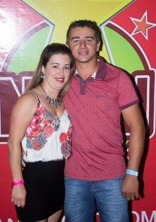 
<a style='margin-left: 5px;' class='btn btn-xs btn-social btn-facebook' href='https://www.facebook.com/sharer/sharer.php?u=https://www.galeramix.com.br/imagem/a42/800-800-90/conteudo/site_galerias/42/baile-de-casal-nova-descoberta-galera-mix-27.jpg' rel='popup' data-width='500' data-height='400'><i class='fa fa-facebook'></i>Compartilhar <span class='hidden-xs'>no Facebook</span>
</a> 
<a class='btn btn-default btn-xs' target='_blank' href='imagem/a42/800-800-90/conteudo/site_galerias/42/baile-de-casal-nova-descoberta-galera-mix-27.jpg'>
<span class='glyphicon glyphicon-cloud-download'></span> Salvar
</a>
