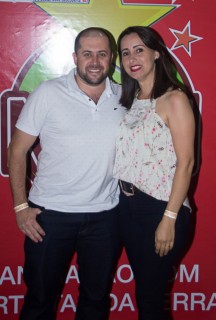 
<a style='margin-left: 5px;' class='btn btn-xs btn-social btn-facebook' href='https://www.facebook.com/sharer/sharer.php?u=https://www.galeramix.com.br/imagem/a42/800-800-90/conteudo/site_galerias/42/baile-de-casal-nova-descoberta-galera-mix-35.jpg' rel='popup' data-width='500' data-height='400'><i class='fa fa-facebook'></i>Compartilhar <span class='hidden-xs'>no Facebook</span>
</a> 
<a class='btn btn-default btn-xs' target='_blank' href='imagem/a42/800-800-90/conteudo/site_galerias/42/baile-de-casal-nova-descoberta-galera-mix-35.jpg'>
<span class='glyphicon glyphicon-cloud-download'></span> Salvar
</a>
