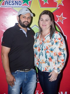 
<a style='margin-left: 5px;' class='btn btn-xs btn-social btn-facebook' href='https://www.facebook.com/sharer/sharer.php?u=https://www.galeramix.com.br/imagem/a42/800-800-90/conteudo/site_galerias/42/baile-de-casal-nova-descoberta-galera-mix-37.jpg' rel='popup' data-width='500' data-height='400'><i class='fa fa-facebook'></i>Compartilhar <span class='hidden-xs'>no Facebook</span>
</a> 
<a class='btn btn-default btn-xs' target='_blank' href='imagem/a42/800-800-90/conteudo/site_galerias/42/baile-de-casal-nova-descoberta-galera-mix-37.jpg'>
<span class='glyphicon glyphicon-cloud-download'></span> Salvar
</a>
