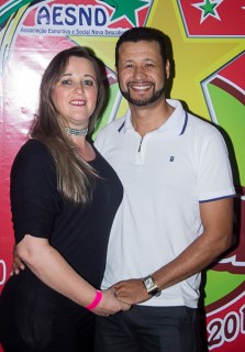 
<a style='margin-left: 5px;' class='btn btn-xs btn-social btn-facebook' href='https://www.facebook.com/sharer/sharer.php?u=https://www.galeramix.com.br/imagem/a42/800-800-90/conteudo/site_galerias/42/baile-de-casal-nova-descoberta-galera-mix-38.jpg' rel='popup' data-width='500' data-height='400'><i class='fa fa-facebook'></i>Compartilhar <span class='hidden-xs'>no Facebook</span>
</a> 
<a class='btn btn-default btn-xs' target='_blank' href='imagem/a42/800-800-90/conteudo/site_galerias/42/baile-de-casal-nova-descoberta-galera-mix-38.jpg'>
<span class='glyphicon glyphicon-cloud-download'></span> Salvar
</a>
