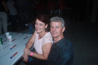 
<a style='margin-left: 5px;' class='btn btn-xs btn-social btn-facebook' href='https://www.facebook.com/sharer/sharer.php?u=https://www.galeramix.com.br/imagem/a42/800-800-90/conteudo/site_galerias/42/baile-de-casal-nova-descoberta-galera-mix-4.jpg' rel='popup' data-width='500' data-height='400'><i class='fa fa-facebook'></i>Compartilhar <span class='hidden-xs'>no Facebook</span>
</a> 
<a class='btn btn-default btn-xs' target='_blank' href='imagem/a42/800-800-90/conteudo/site_galerias/42/baile-de-casal-nova-descoberta-galera-mix-4.jpg'>
<span class='glyphicon glyphicon-cloud-download'></span> Salvar
</a>
