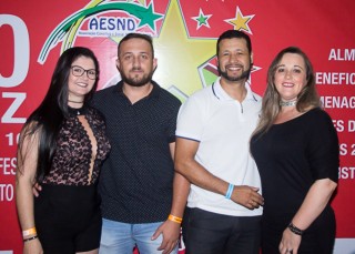 
<a style='margin-left: 5px;' class='btn btn-xs btn-social btn-facebook' href='https://www.facebook.com/sharer/sharer.php?u=https://www.galeramix.com.br/imagem/a42/800-800-90/conteudo/site_galerias/42/baile-de-casal-nova-descoberta-galera-mix-41.jpg' rel='popup' data-width='500' data-height='400'><i class='fa fa-facebook'></i>Compartilhar <span class='hidden-xs'>no Facebook</span>
</a> 
<a class='btn btn-default btn-xs' target='_blank' href='imagem/a42/800-800-90/conteudo/site_galerias/42/baile-de-casal-nova-descoberta-galera-mix-41.jpg'>
<span class='glyphicon glyphicon-cloud-download'></span> Salvar
</a>
