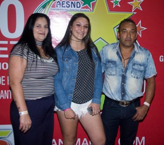 
<a style='margin-left: 5px;' class='btn btn-xs btn-social btn-facebook' href='https://www.facebook.com/sharer/sharer.php?u=https://www.galeramix.com.br/imagem/a42/800-800-90/conteudo/site_galerias/42/baile-de-casal-nova-descoberta-galera-mix-44.jpg' rel='popup' data-width='500' data-height='400'><i class='fa fa-facebook'></i>Compartilhar <span class='hidden-xs'>no Facebook</span>
</a> 
<a class='btn btn-default btn-xs' target='_blank' href='imagem/a42/800-800-90/conteudo/site_galerias/42/baile-de-casal-nova-descoberta-galera-mix-44.jpg'>
<span class='glyphicon glyphicon-cloud-download'></span> Salvar
</a>
