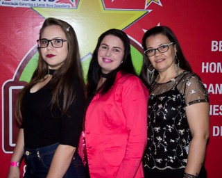 
<a style='margin-left: 5px;' class='btn btn-xs btn-social btn-facebook' href='https://www.facebook.com/sharer/sharer.php?u=https://www.galeramix.com.br/imagem/a42/800-800-90/conteudo/site_galerias/42/baile-de-casal-nova-descoberta-galera-mix-52.jpg' rel='popup' data-width='500' data-height='400'><i class='fa fa-facebook'></i>Compartilhar <span class='hidden-xs'>no Facebook</span>
</a> 
<a class='btn btn-default btn-xs' target='_blank' href='imagem/a42/800-800-90/conteudo/site_galerias/42/baile-de-casal-nova-descoberta-galera-mix-52.jpg'>
<span class='glyphicon glyphicon-cloud-download'></span> Salvar
</a>
