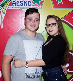 
<a style='margin-left: 5px;' class='btn btn-xs btn-social btn-facebook' href='https://www.facebook.com/sharer/sharer.php?u=https://www.galeramix.com.br/imagem/a42/800-800-90/conteudo/site_galerias/42/baile-de-casal-nova-descoberta-galera-mix-53.jpg' rel='popup' data-width='500' data-height='400'><i class='fa fa-facebook'></i>Compartilhar <span class='hidden-xs'>no Facebook</span>
</a> 
<a class='btn btn-default btn-xs' target='_blank' href='imagem/a42/800-800-90/conteudo/site_galerias/42/baile-de-casal-nova-descoberta-galera-mix-53.jpg'>
<span class='glyphicon glyphicon-cloud-download'></span> Salvar
</a>
