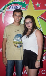 
<a style='margin-left: 5px;' class='btn btn-xs btn-social btn-facebook' href='https://www.facebook.com/sharer/sharer.php?u=https://www.galeramix.com.br/imagem/a42/800-800-90/conteudo/site_galerias/42/baile-de-casal-nova-descoberta-galera-mix-54.jpg' rel='popup' data-width='500' data-height='400'><i class='fa fa-facebook'></i>Compartilhar <span class='hidden-xs'>no Facebook</span>
</a> 
<a class='btn btn-default btn-xs' target='_blank' href='imagem/a42/800-800-90/conteudo/site_galerias/42/baile-de-casal-nova-descoberta-galera-mix-54.jpg'>
<span class='glyphicon glyphicon-cloud-download'></span> Salvar
</a>
