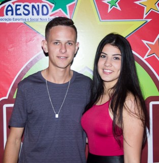 
<a style='margin-left: 5px;' class='btn btn-xs btn-social btn-facebook' href='https://www.facebook.com/sharer/sharer.php?u=https://www.galeramix.com.br/imagem/a42/800-800-90/conteudo/site_galerias/42/baile-de-casal-nova-descoberta-galera-mix-56.jpg' rel='popup' data-width='500' data-height='400'><i class='fa fa-facebook'></i>Compartilhar <span class='hidden-xs'>no Facebook</span>
</a> 
<a class='btn btn-default btn-xs' target='_blank' href='imagem/a42/800-800-90/conteudo/site_galerias/42/baile-de-casal-nova-descoberta-galera-mix-56.jpg'>
<span class='glyphicon glyphicon-cloud-download'></span> Salvar
</a>
