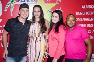 
<a style='margin-left: 5px;' class='btn btn-xs btn-social btn-facebook' href='https://www.facebook.com/sharer/sharer.php?u=https://www.galeramix.com.br/imagem/a42/800-800-90/conteudo/site_galerias/42/baile-de-casal-nova-descoberta-galera-mix-59.jpg' rel='popup' data-width='500' data-height='400'><i class='fa fa-facebook'></i>Compartilhar <span class='hidden-xs'>no Facebook</span>
</a> 
<a class='btn btn-default btn-xs' target='_blank' href='imagem/a42/800-800-90/conteudo/site_galerias/42/baile-de-casal-nova-descoberta-galera-mix-59.jpg'>
<span class='glyphicon glyphicon-cloud-download'></span> Salvar
</a>
