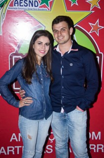 
<a style='margin-left: 5px;' class='btn btn-xs btn-social btn-facebook' href='https://www.facebook.com/sharer/sharer.php?u=https://www.galeramix.com.br/imagem/a42/800-800-90/conteudo/site_galerias/42/baile-de-casal-nova-descoberta-galera-mix-69.jpg' rel='popup' data-width='500' data-height='400'><i class='fa fa-facebook'></i>Compartilhar <span class='hidden-xs'>no Facebook</span>
</a> 
<a class='btn btn-default btn-xs' target='_blank' href='imagem/a42/800-800-90/conteudo/site_galerias/42/baile-de-casal-nova-descoberta-galera-mix-69.jpg'>
<span class='glyphicon glyphicon-cloud-download'></span> Salvar
</a>
