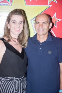 
<a style='margin-left: 5px;' class='btn btn-xs btn-social btn-facebook' href='https://www.facebook.com/sharer/sharer.php?u=https://www.galeramix.com.br/imagem/a42/800-800-90/conteudo/site_galerias/42/baile-de-casal-nova-descoberta-galera-mix-7.jpg' rel='popup' data-width='500' data-height='400'><i class='fa fa-facebook'></i>Compartilhar <span class='hidden-xs'>no Facebook</span>
</a> 
<a class='btn btn-default btn-xs' target='_blank' href='imagem/a42/800-800-90/conteudo/site_galerias/42/baile-de-casal-nova-descoberta-galera-mix-7.jpg'>
<span class='glyphicon glyphicon-cloud-download'></span> Salvar
</a>
