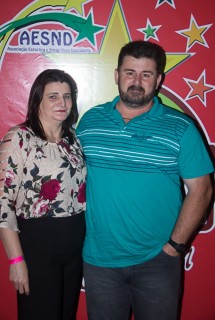 
<a style='margin-left: 5px;' class='btn btn-xs btn-social btn-facebook' href='https://www.facebook.com/sharer/sharer.php?u=https://www.galeramix.com.br/imagem/a42/800-800-90/conteudo/site_galerias/42/baile-de-casal-nova-descoberta-galera-mix-9.jpg' rel='popup' data-width='500' data-height='400'><i class='fa fa-facebook'></i>Compartilhar <span class='hidden-xs'>no Facebook</span>
</a> 
<a class='btn btn-default btn-xs' target='_blank' href='imagem/a42/800-800-90/conteudo/site_galerias/42/baile-de-casal-nova-descoberta-galera-mix-9.jpg'>
<span class='glyphicon glyphicon-cloud-download'></span> Salvar
</a>
