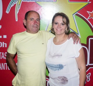 
<a style='margin-left: 5px;' class='btn btn-xs btn-social btn-facebook' href='https://www.facebook.com/sharer/sharer.php?u=https://www.galeramix.com.br/imagem/a42/800-800-90/conteudo/site_galerias/42/baile-de-casal-nova-descoberta-galera-mix-91.jpg' rel='popup' data-width='500' data-height='400'><i class='fa fa-facebook'></i>Compartilhar <span class='hidden-xs'>no Facebook</span>
</a> 
<a class='btn btn-default btn-xs' target='_blank' href='imagem/a42/800-800-90/conteudo/site_galerias/42/baile-de-casal-nova-descoberta-galera-mix-91.jpg'>
<span class='glyphicon glyphicon-cloud-download'></span> Salvar
</a>
