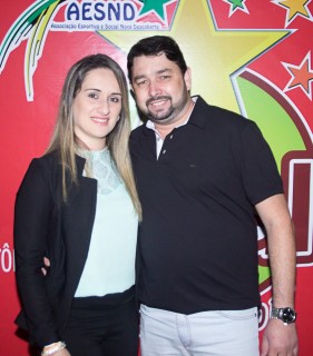 
<a style='margin-left: 5px;' class='btn btn-xs btn-social btn-facebook' href='https://www.facebook.com/sharer/sharer.php?u=https://www.galeramix.com.br/imagem/a42/800-800-90/conteudo/site_galerias/42/baile-de-casal-nova-descoberta-galera-mix-93.jpg' rel='popup' data-width='500' data-height='400'><i class='fa fa-facebook'></i>Compartilhar <span class='hidden-xs'>no Facebook</span>
</a> 
<a class='btn btn-default btn-xs' target='_blank' href='imagem/a42/800-800-90/conteudo/site_galerias/42/baile-de-casal-nova-descoberta-galera-mix-93.jpg'>
<span class='glyphicon glyphicon-cloud-download'></span> Salvar
</a>
