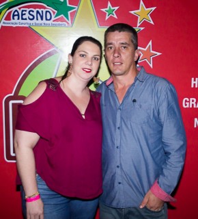 
<a style='margin-left: 5px;' class='btn btn-xs btn-social btn-facebook' href='https://www.facebook.com/sharer/sharer.php?u=https://www.galeramix.com.br/imagem/a42/800-800-90/conteudo/site_galerias/42/baile-de-casal-nova-descoberta-galera-mix-97.jpg' rel='popup' data-width='500' data-height='400'><i class='fa fa-facebook'></i>Compartilhar <span class='hidden-xs'>no Facebook</span>
</a> 
<a class='btn btn-default btn-xs' target='_blank' href='imagem/a42/800-800-90/conteudo/site_galerias/42/baile-de-casal-nova-descoberta-galera-mix-97.jpg'>
<span class='glyphicon glyphicon-cloud-download'></span> Salvar
</a>
