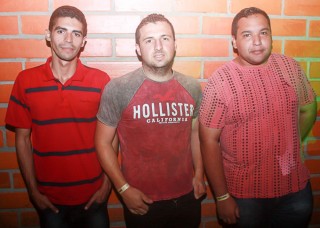 
        <a style='margin-left: 5px;' class='btn btn-xs btn-social btn-facebook' href='https://www.facebook.com/sharer/sharer.php?u=https://www.galeramix.com.br/imagem/a44/800-800-90/conteudo/site_galerias/44/milionario-e-marciano-galera-mix-16.jpg' rel='popup' data-width='500' data-height='400'><i class='fa fa-facebook'></i>Compartilhar <span class='hidden-xs'>no Facebook</span>
    </a> 
    <a class='btn btn-default btn-xs' target='_blank' href='imagem/a44/800-800-90/conteudo/site_galerias/44/milionario-e-marciano-galera-mix-16.jpg'>
        <span class='glyphicon glyphicon-cloud-download'></span> Salvar
    </a>
    