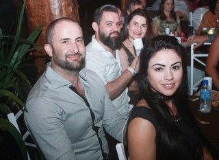 
<a style='margin-left: 5px;' class='btn btn-xs btn-social btn-facebook' href='https://www.facebook.com/sharer/sharer.php?u=https://www.galeramix.com.br/imagem/a44/800-800-90/conteudo/site_galerias/44/milionario-e-marciano-galera-mix-22.jpg' rel='popup' data-width='500' data-height='400'><i class='fa fa-facebook'></i>Compartilhar <span class='hidden-xs'>no Facebook</span>
</a> 
<a class='btn btn-default btn-xs' target='_blank' href='imagem/a44/800-800-90/conteudo/site_galerias/44/milionario-e-marciano-galera-mix-22.jpg'>
<span class='glyphicon glyphicon-cloud-download'></span> Salvar
</a>
