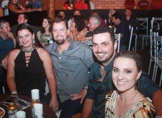 
<a style='margin-left: 5px;' class='btn btn-xs btn-social btn-facebook' href='https://www.facebook.com/sharer/sharer.php?u=https://www.galeramix.com.br/imagem/a44/800-800-90/conteudo/site_galerias/44/milionario-e-marciano-galera-mix-23.jpg' rel='popup' data-width='500' data-height='400'><i class='fa fa-facebook'></i>Compartilhar <span class='hidden-xs'>no Facebook</span>
</a> 
<a class='btn btn-default btn-xs' target='_blank' href='imagem/a44/800-800-90/conteudo/site_galerias/44/milionario-e-marciano-galera-mix-23.jpg'>
<span class='glyphicon glyphicon-cloud-download'></span> Salvar
</a>
